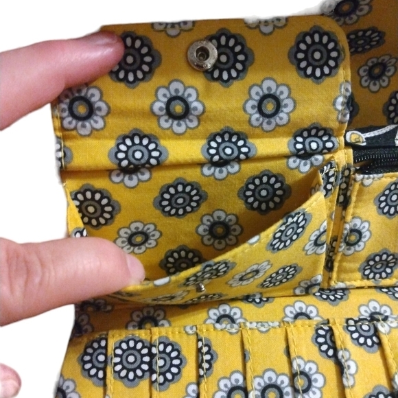 Retired Vera Bradley Yellow Bird Crossbody Wallet Attachable Strap Multipocketed - Picture 8 of 12